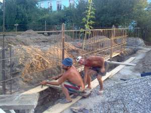 CONSTRUCTII CASE LA CHEIE IN  RATE