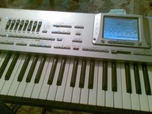 Vand urgent Korg PA 1x pro 1600 euro neg