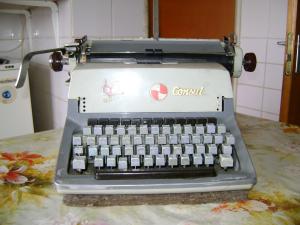 masina de scris CONSUL