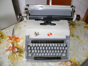 masina de scris CONSUL