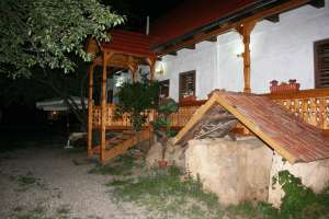 vind ,   inchiriez casa de vacanta PRAID