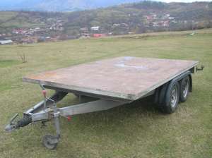 Remorca B�ckmann cu 2 axe de 1600 kg greutate totala.