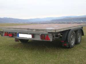 Remorca B�ckmann cu 2 axe de 1600 kg greutate totala.