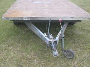 Remorca B�ckmann cu 2 axe de 1600 kg greutate totala.