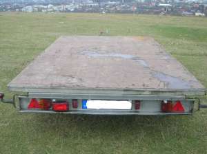 Remorca B�ckmann cu 2 axe de 1600 kg greutate totala.