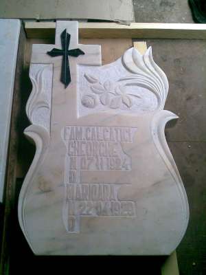 vand cruci de marmura si granit pret de la 600 ron si plachez morminte