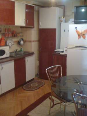 vand apartament 4 camere