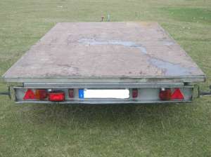 Remorca B�ckmann cu 2 axe de 1600 kg greutate totala.