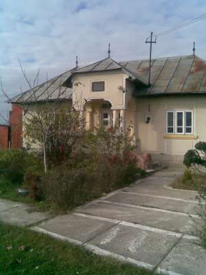 VAND TEREN CU CASA BATRANEASCA