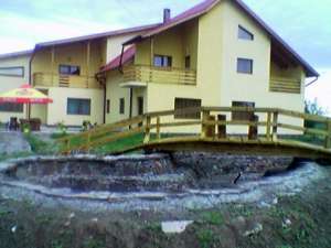Constructii case ,     vile,     case de vacanta,     pensiuni,     hoteluri,     constructii indust