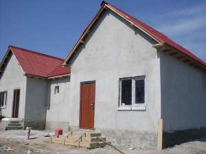 Vand casa 4 camere cu 2 intrari in Navodari