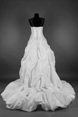 rochii de mireasa cu trena de inchiriat BestBride