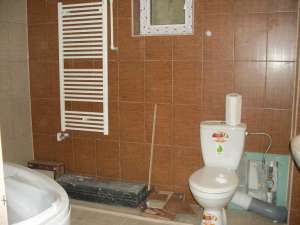 Vand apartament 3 camere in Navodari in centru