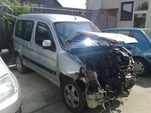 VAND/DEZMEMBREZ-AUTOTURISM PEUGEOT PARTNER- AVARIAT!