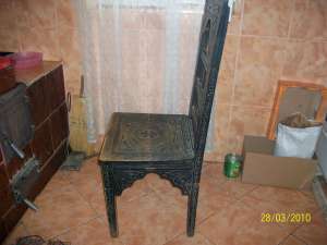 scaun vechi de peste 4-500 de ani