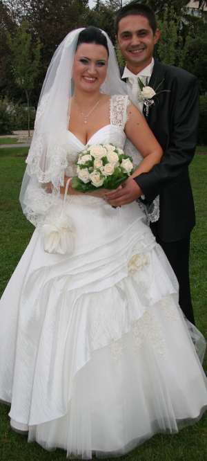 Vanzare rochie superba WHITE LADY