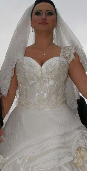 Vanzare rochie superba WHITE LADY