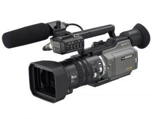 realizez filmari video cu camera digitala Sony DVCAM la diferite ocazii.