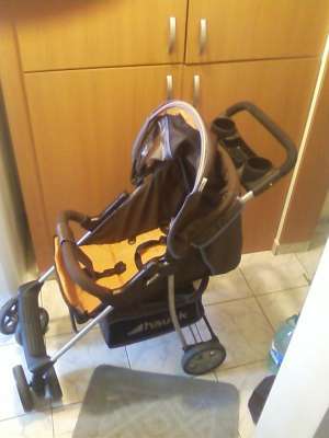 Vand carucior,   scaun auto bebe si port bebe ( marsupiu)