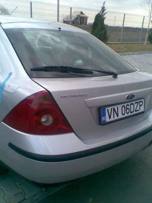 vind ford mondeo avariat sau piese shimb