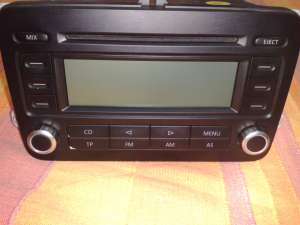 DE VANZARE RADIO-CD RCD 300,   VW Golf V Passat