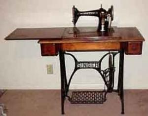 masina de cusut marca SINGER de la 1800