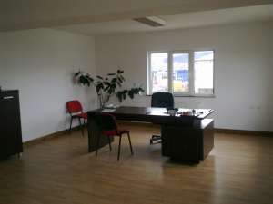 vand imobil 1000 m2