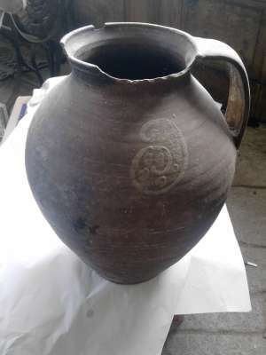 obiecte etnografice vechi cat si vase ceramica