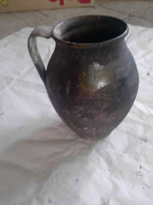 obiecte etnografice vechi cat si vase ceramica
