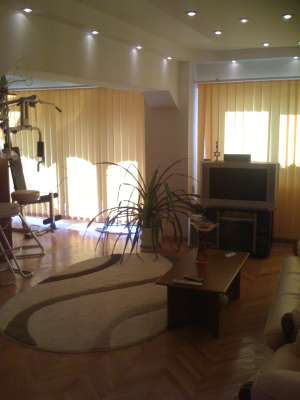 vand apartament 4 camere