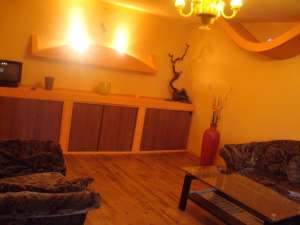 INCHIRIEZ APARTAMENT 3 CAMERE LUX MOBILAT