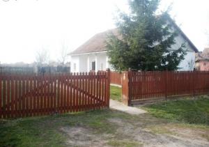 Oferta unica!!!Casa cu 1200 mp teren cu copaci la doar 15000 Euro!!!!!