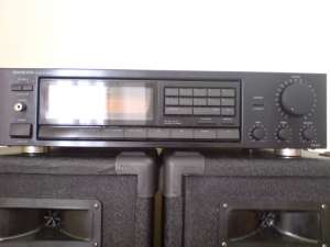 Vand amplificator Onkyo 400 watts!!4 X 100 watts .il dau cu tot cu boxe!!boxele 100 euro si amplific