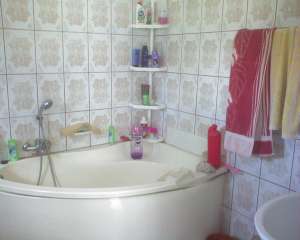 1/2 duplex + 1 casa vara + teren 850 mp la 50000 Euro