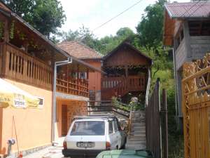 Vand casa 2 corpuri