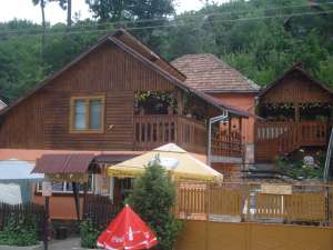 Vand casa 2 corpuri
