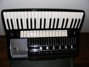 V�ND/SCHIMB acordeon electronic!