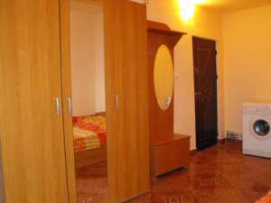 Navodari garsoniera in bloc de apartamente