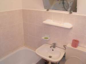 Navodari garsoniera in bloc de apartamente