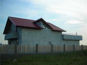 vila cu parter + mansarda 4 camere 2 bai 1 bucatarie ,   balcon  2 terase circulare garaj teren 500 