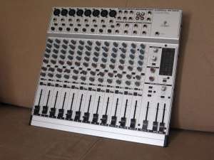 Vand mixer Behringer Eurorack MX2004A