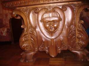 Masa lemn masiv sculptata