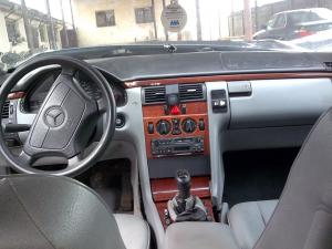 Vand MERCEDES E 220 CLASIC
