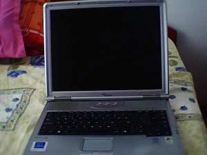 Vand laptop Pentium4 Celeron 2.4 GHZ ,  512 ram , 20 gb hard ,  FUJITSU AMILO L6825 - DOAR 800 RON
