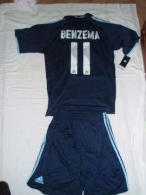 Set tricou REAL MADRID  2009-2010 AWAY BENZEMA