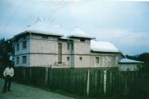 VIND CASA LA ROSU AFARONE
