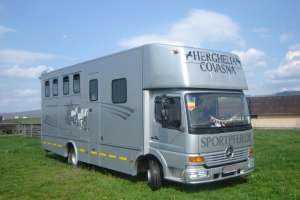 vand mercedes atego 815 pentru transport cai si spatiu de locuit