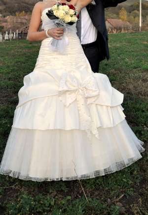 Vand rochie mireasa