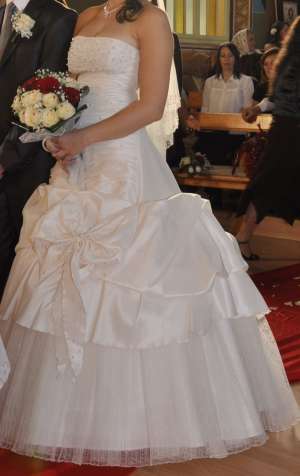 Vand rochie mireasa