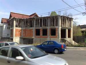 Pitesti,   Vanzare vila la rosu,   �n zona centrala
